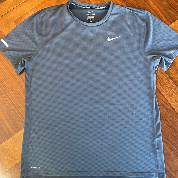 MEN’S NIKE RUNNING DRI-FIT CONTOUR BREATHABLE SHORT SLEEVED GREY TEE - SIZE M - Picture 1 of 7